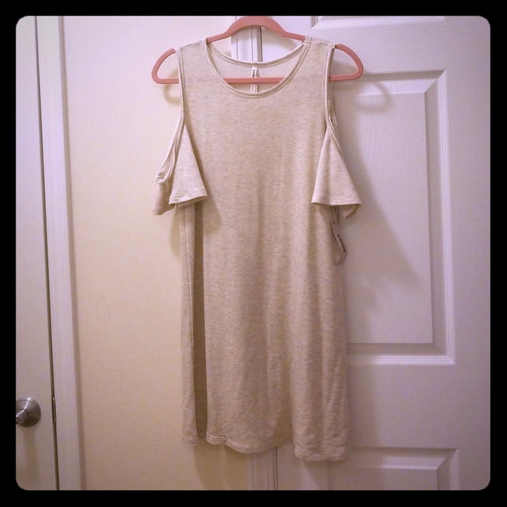 Tresics Cold Shoulder top